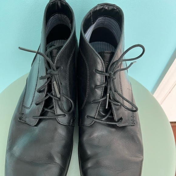 Mens black boots, Rockport size 10.5, great condition main image 10